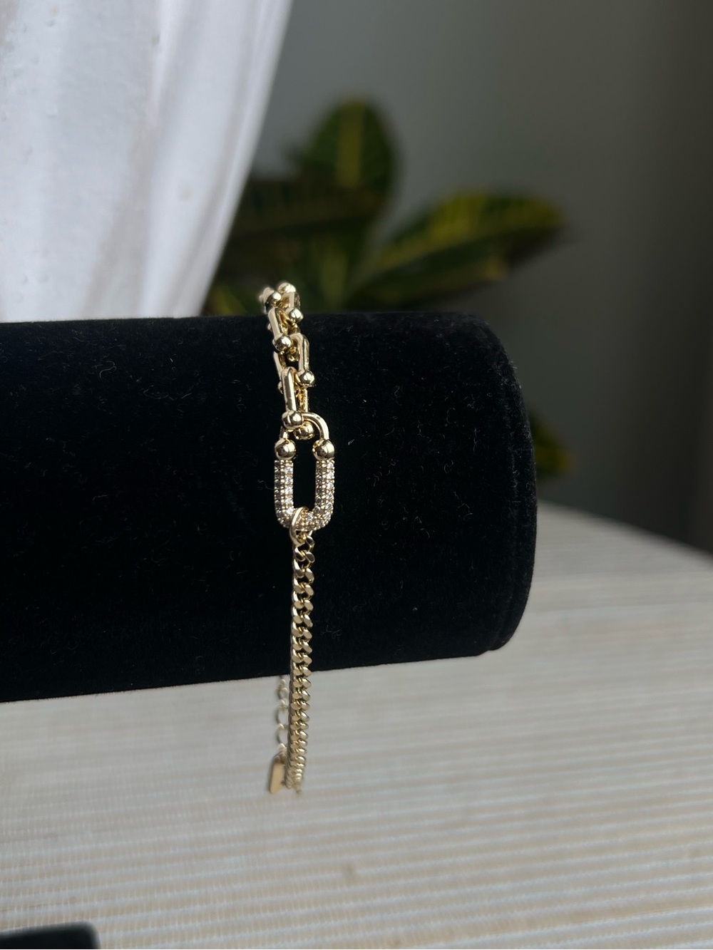 Gold horseshoe Link Bracelet with Pave horseshoe center Accent